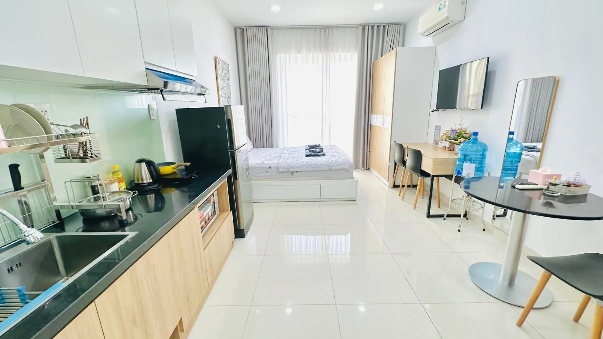 Mordern Balcony 1 Bedroom With Kitchen 403 Ho Chi Minh City